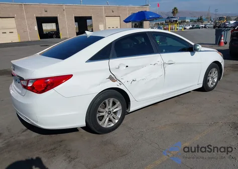 2013 Hyundai Sonata Gls z USA, uszkodzony, nr VIN 5NPEB4AC7DH737351